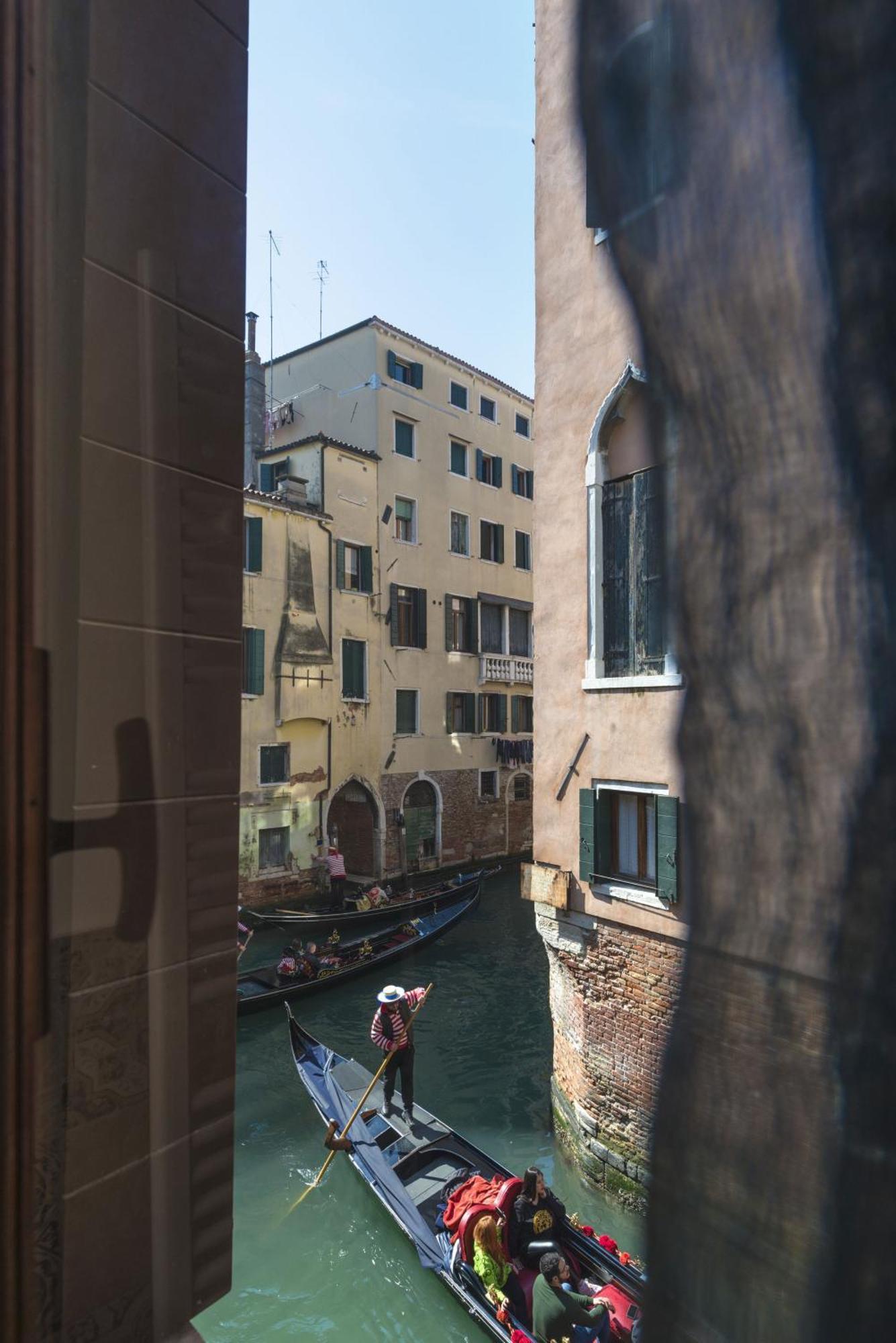 Tre Sestieri Terrace - Canal View 2024 Венеція Номер фото