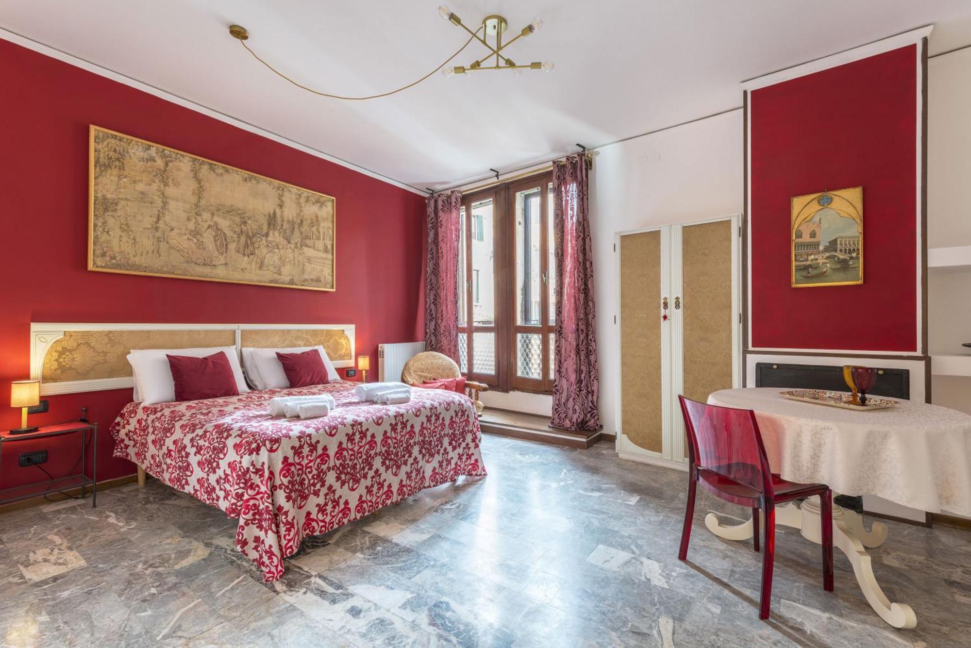 Tre Sestieri Terrace - Canal View 2024 Венеція Номер фото